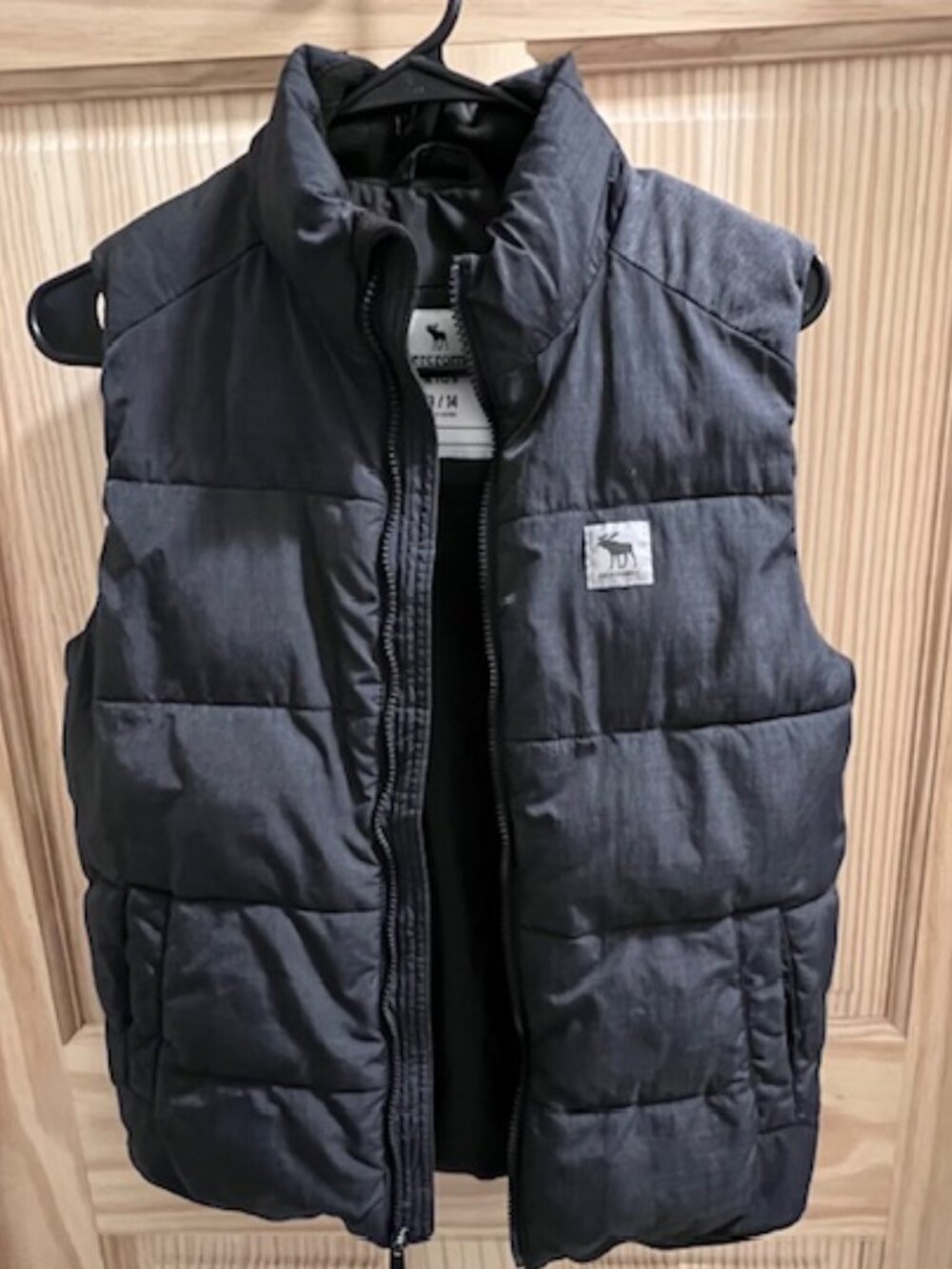 Abercrombie Kids puffer vest stylish charcoal grey quilted moose logo Kids 13/14